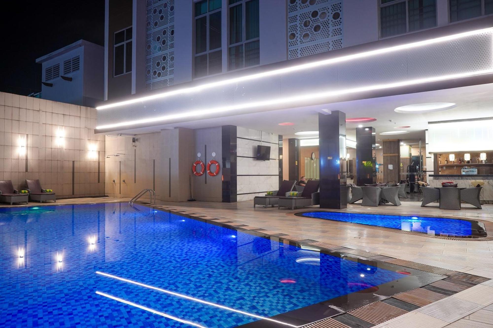 Nagoya Hill Hotel Batam Kültér fotó