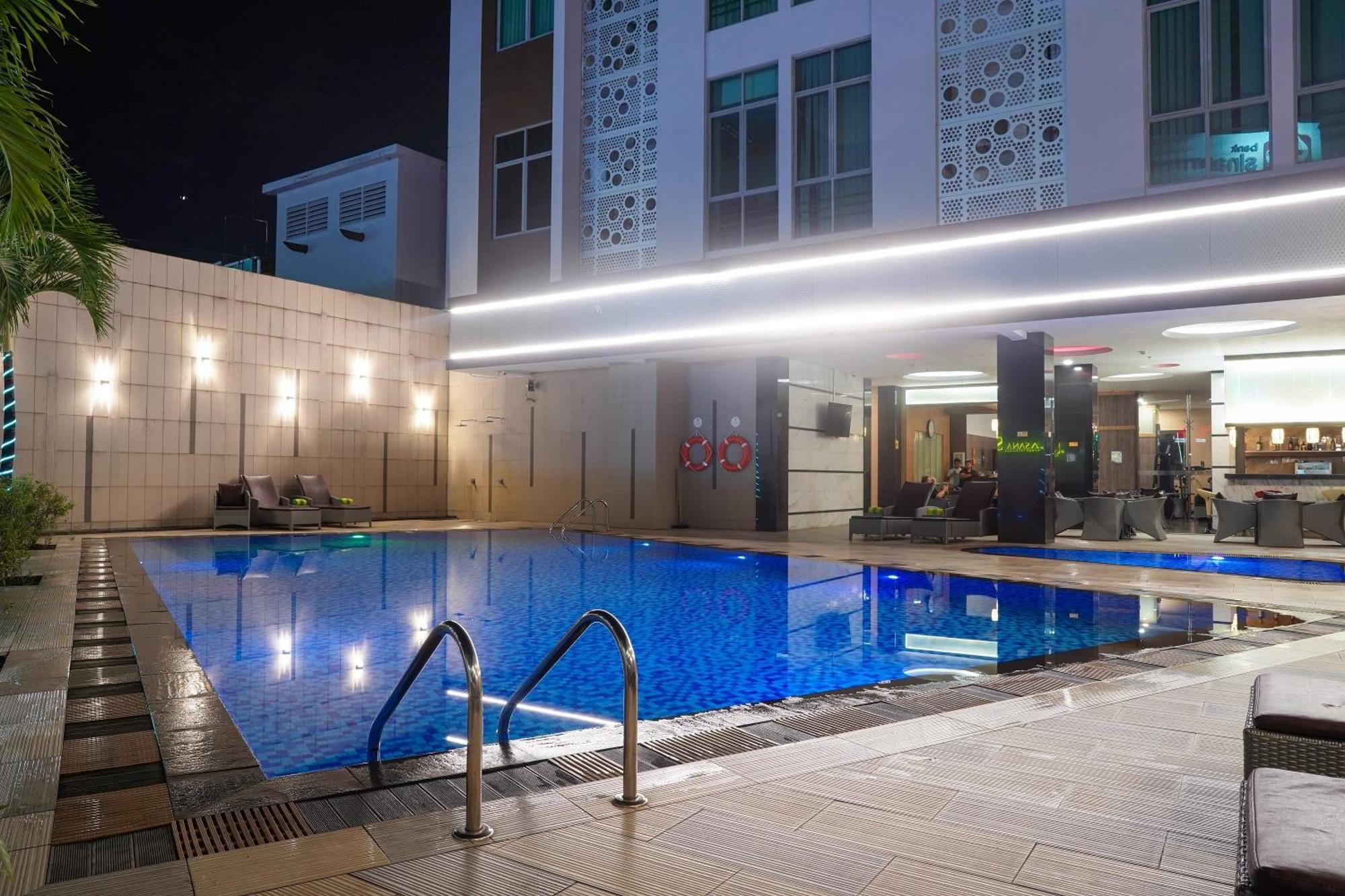 Nagoya Hill Hotel Batam Kültér fotó