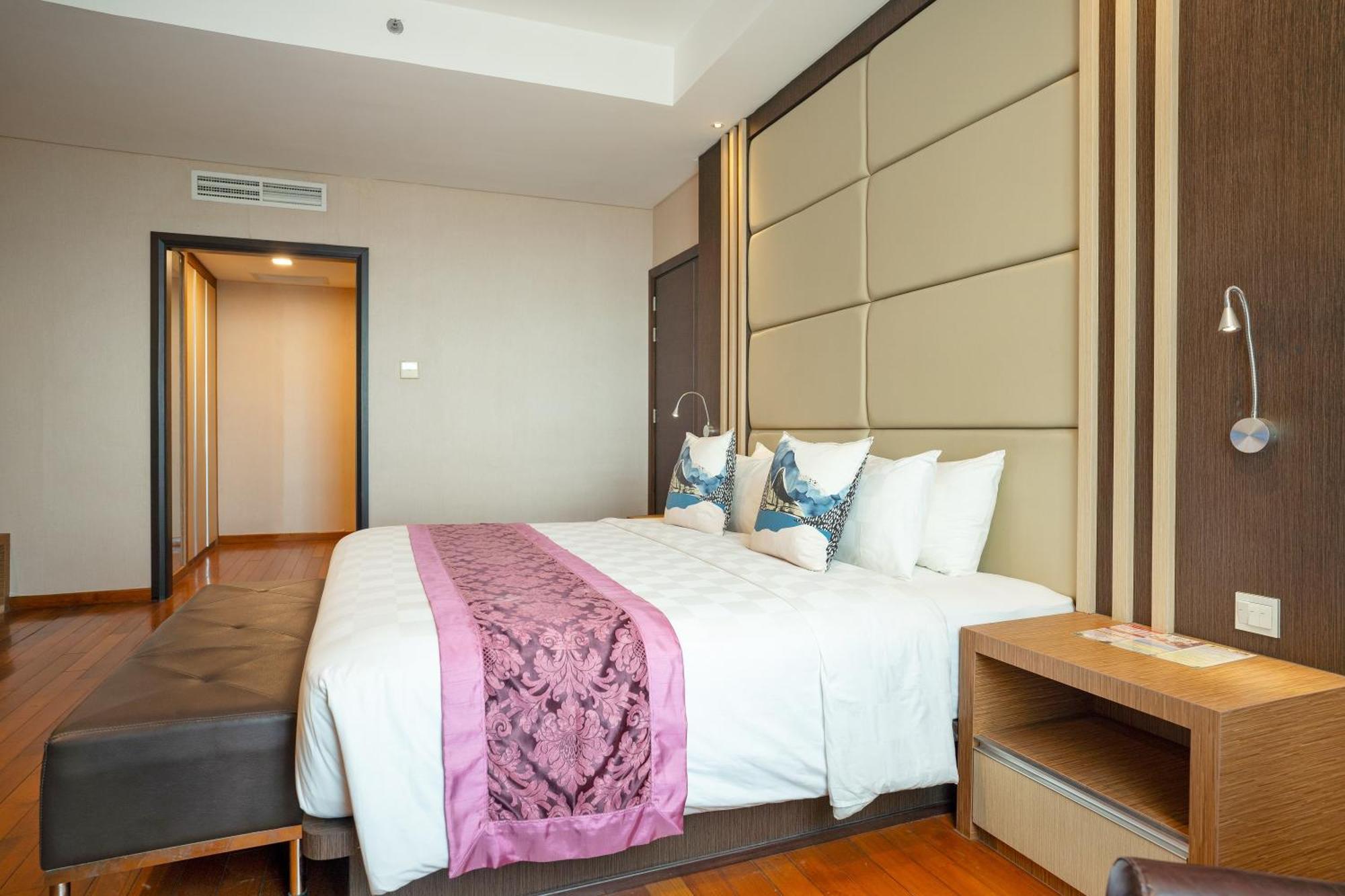 Nagoya Hill Hotel Batam Kültér fotó