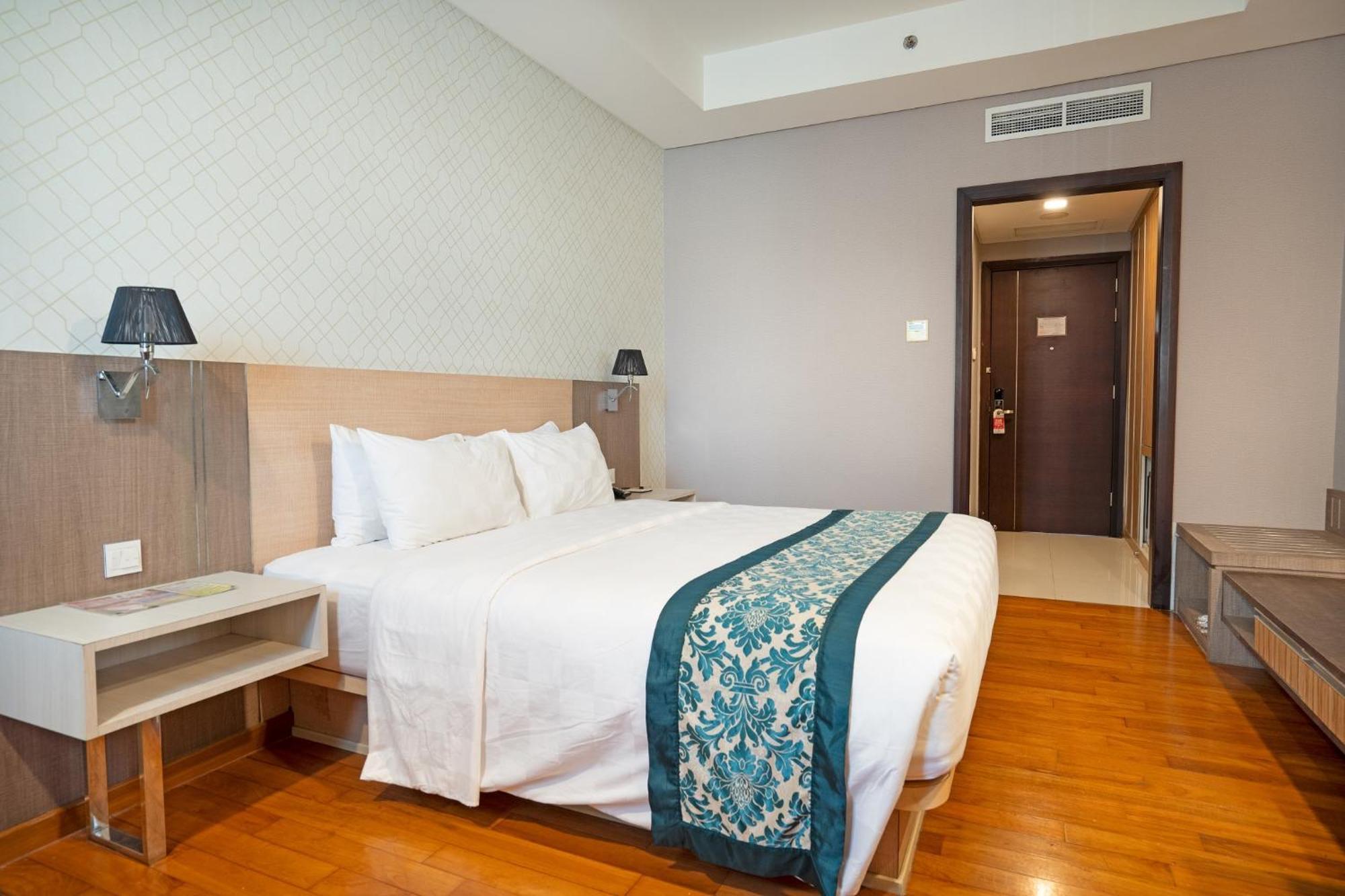 Nagoya Hill Hotel Batam Kültér fotó